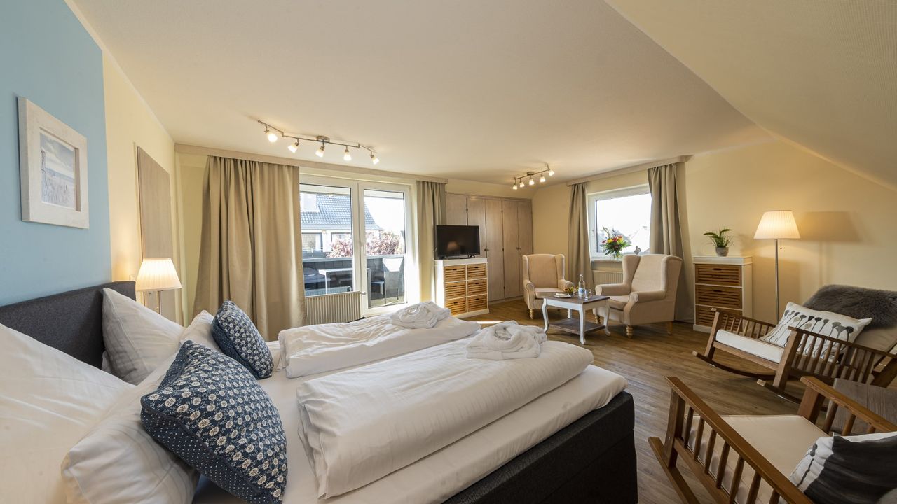 großzügige Deluxe Junior Suite mit Balkon großzügige Deluxe Junior Suite mit Balkon